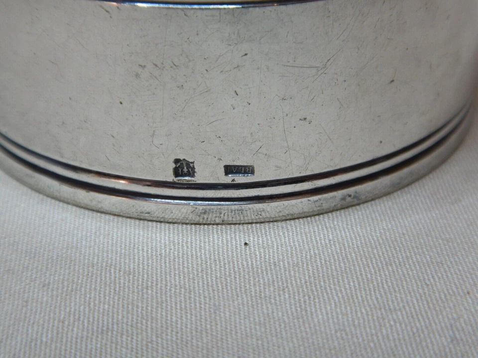 ANTIQUE EUROPEAN 750 STERLING SILVER SERVIETTE NAPKIN HOLDER RING - image 4 of 4