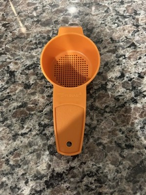Vintage Tupperware 879-7 Mini Orange Sifter Strainer 4 3/4   Made In USA