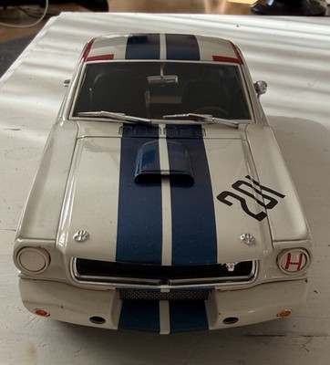 Shelby Collectibles 1:18   1966 Ford Shelby GT350R #201 Walt Hane   Top-Zustand