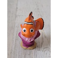 Finding Nemo brushing Sea Life Disney Pixar toy figure