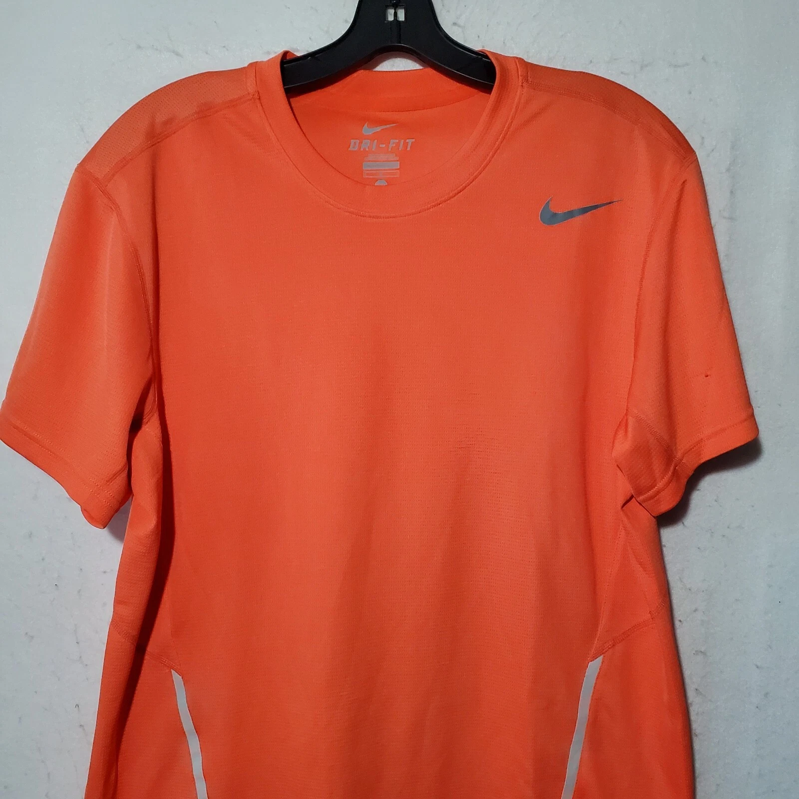 Nike Shirt Men's Medium Crew Neck Short Sleeve Dri-Fit UPF Orange