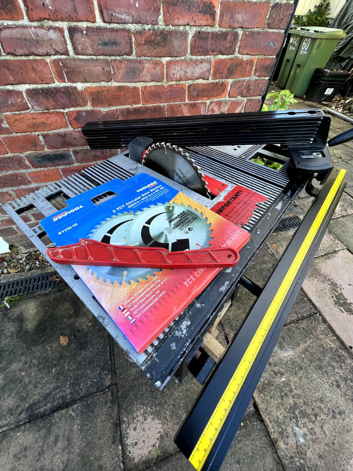 SIP 10" Table Saw With Axminster Rip Fence eBay