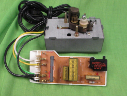 DUAL MOTOR FOR CS 505-3  TURNTABLE  MOTOR WITH PULLEY , PCB & CORD--WORKS GREAT - Picture 1 of 4