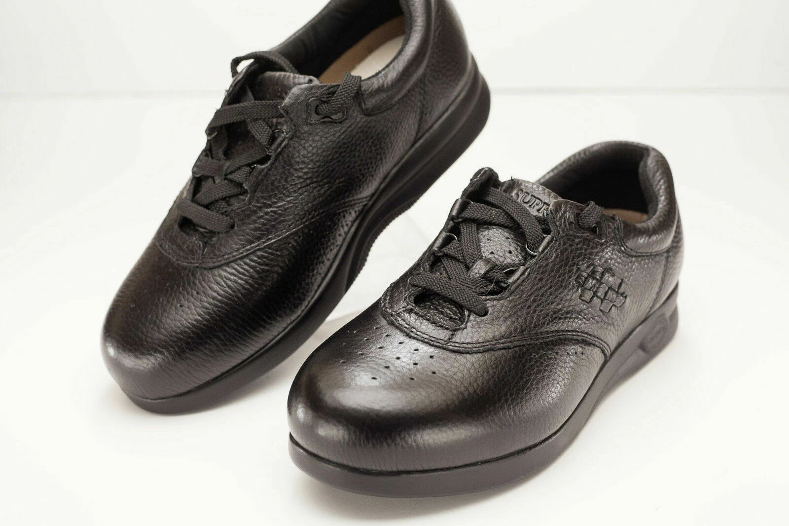 Supremes 7.5 Wide Black Sneakers Women's Shoes
