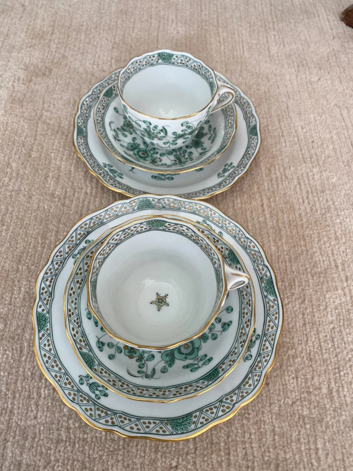 Hutschenreuther 2 Kaffeegedecke Indisch grün, reich mit Goldpunkten Form Meissen - Bild 2 von 4