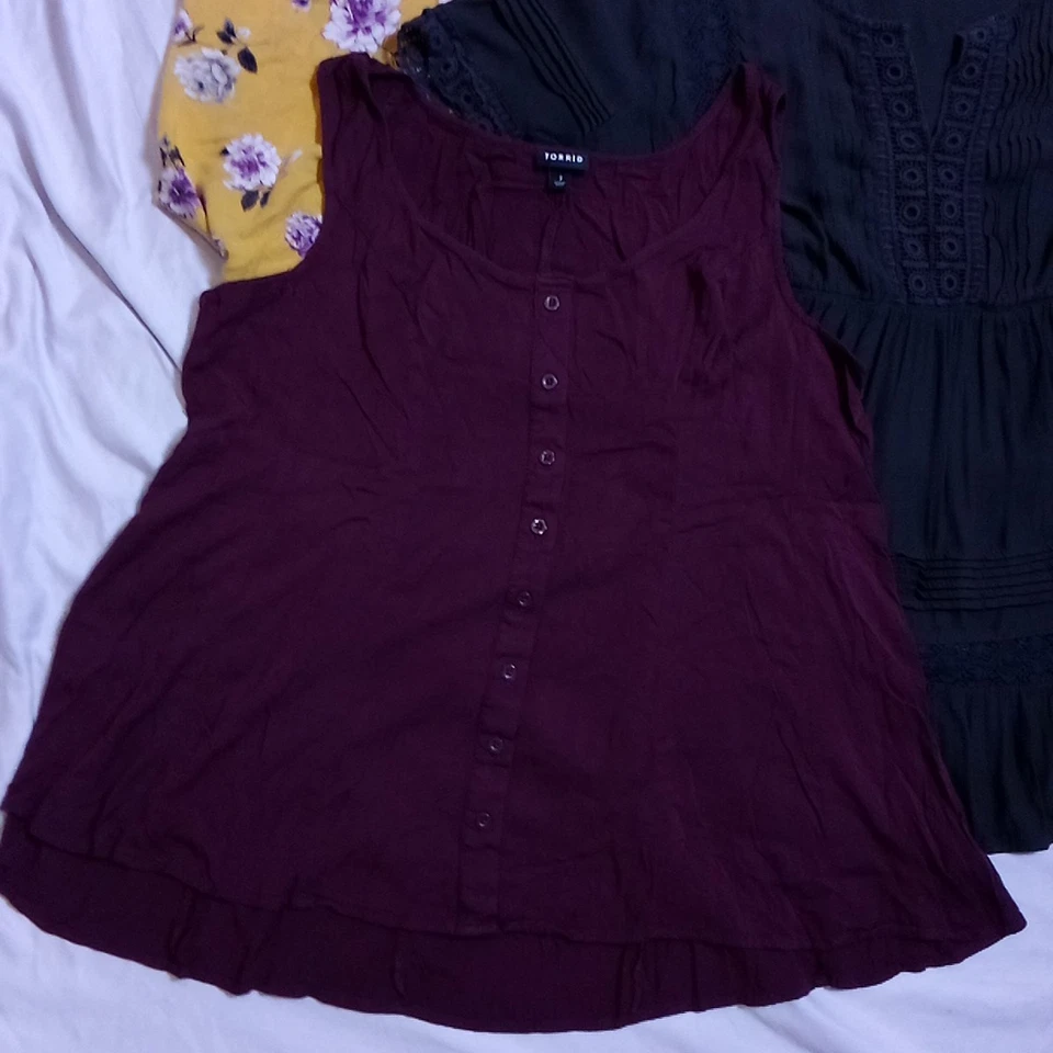 Lote de 4 camisas femininas Torrid top tamanho 1 lote de manga curta plus size sem mangas - Imagem 3 de 4
