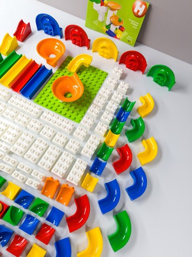 Hubelino Pista di Sfere XXL 132 Pezzi Set, Compatibile Lego Duplo, Imbuto Pista delle Biglie - Foto 9 di 10