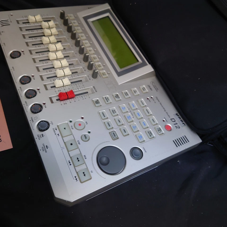 KORG D12 Digital Recording Studio Multitrack Recorder with Carry Bag Tested - Image 4 of 4