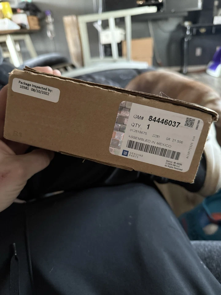 OEM 2021-2024 GMC Yukon XL Illuminated Front & Rear Door Sill Plates GM 84446037 - Image 3 of 3