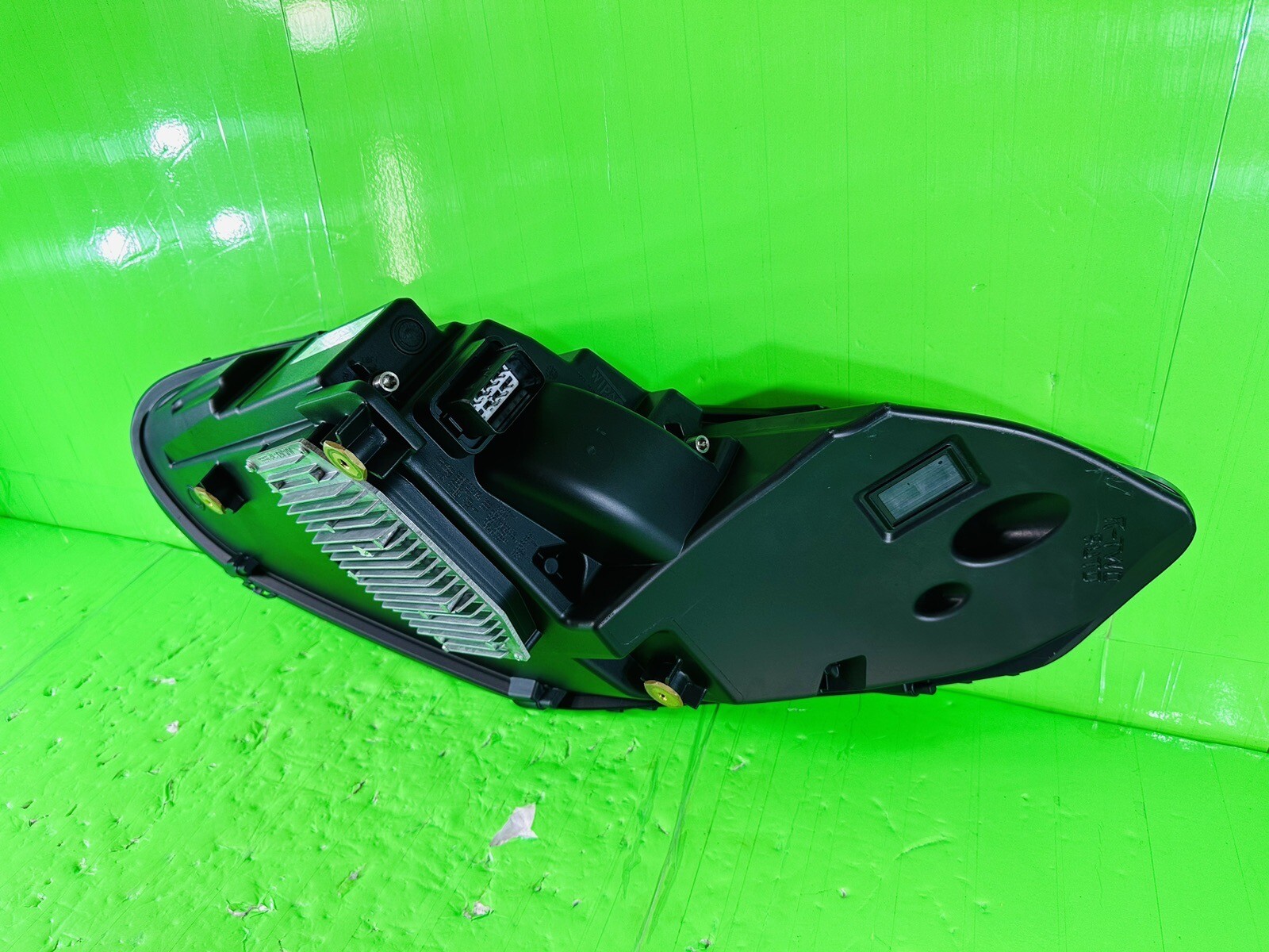 2017-2023 ASTON MARTIN DB11 RIGHT SIDE HEADLIGHT FULL LED OEM
