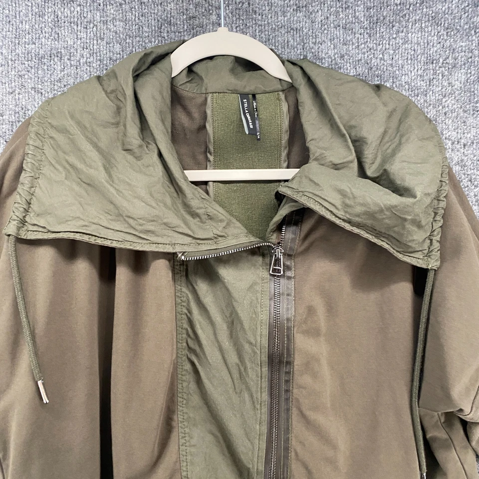 Chaqueta Stella Carakasi Mujer S/M Verde Cremallera Completa Alta Baja Damas Clásica Minimalista Foto 2 de 4