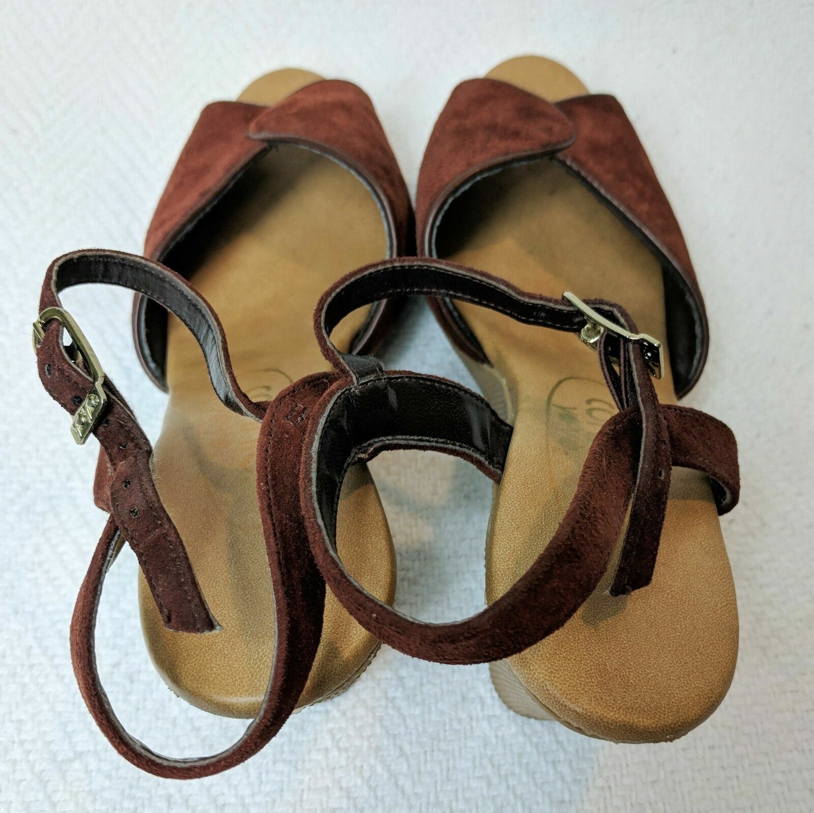 Vintage The Original CONNIE YOYOs brown suede sandals… Gem