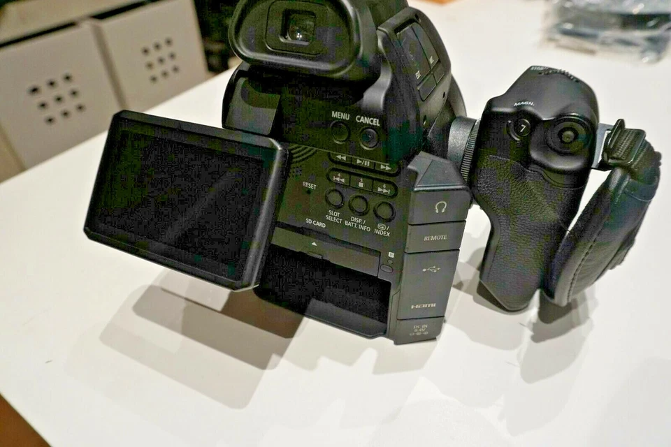 Canon EOS C100 FULL HD HÄNDLER TOP mit DAF update CMOS AF - Bild 3 von 4