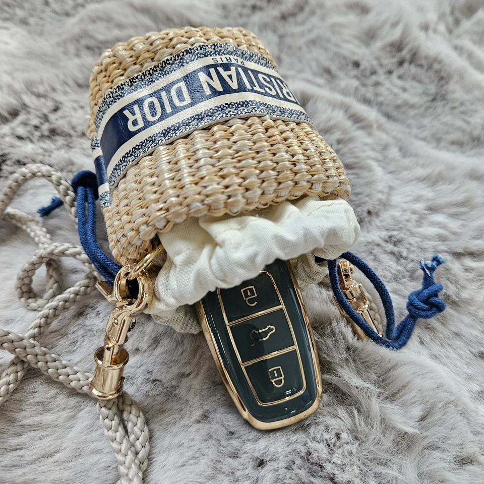 Christian Dior Mini Bucket Bag Straw Raffia Pouch VIP Novelty / GWP New And RARE - Image 4 of 4