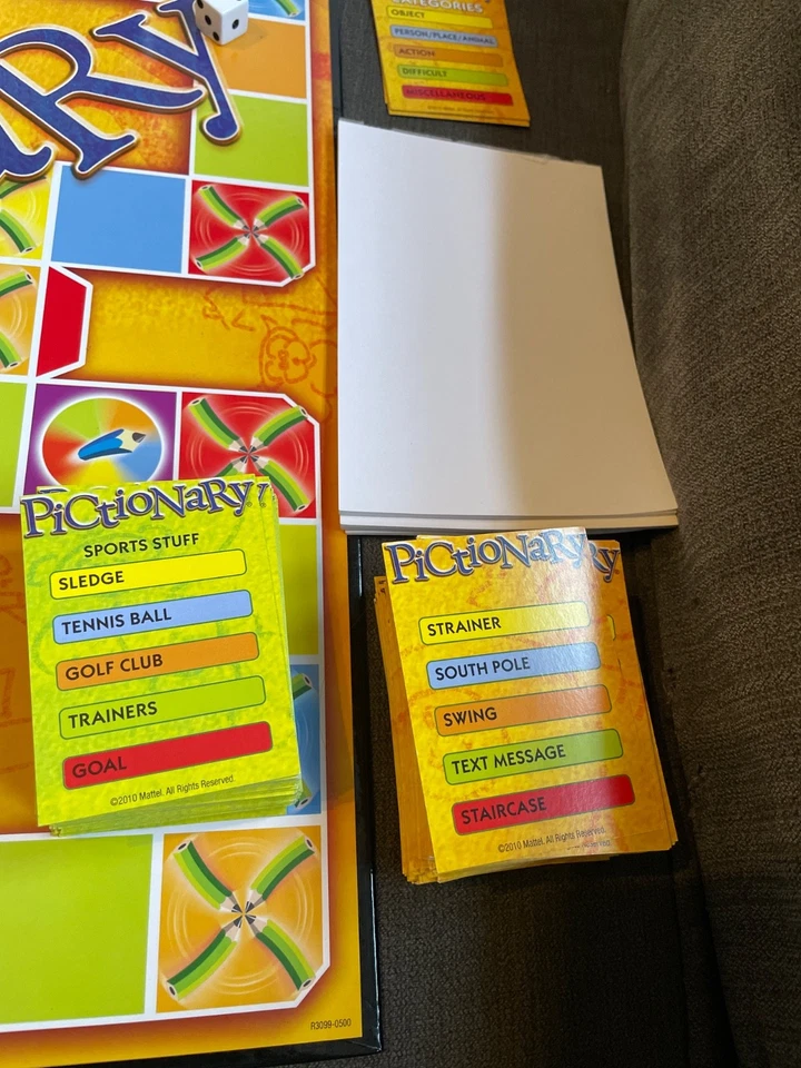 Mattel Pictionary Board Game 2010 'Quick Sketches, Crazy Guesses!' Family fun - Image 2 of 4