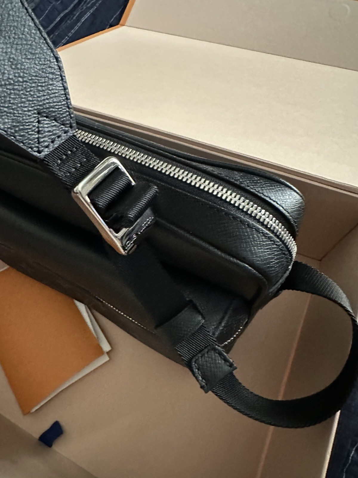 LOUIS VUITTON ECLIPSE MESSENGER BAG ECLIPSE 100% … - image 6