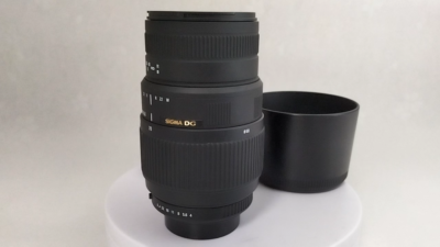 Sigma 70-300mm F4-5.6 DG Macro AF Zoom Lens Pentax K Mount w/Hood