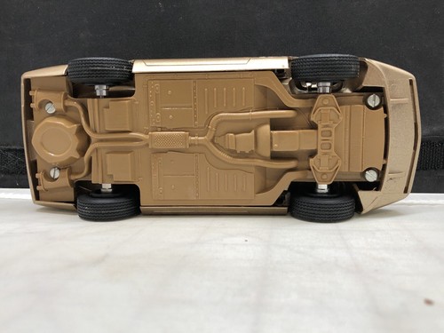 AMT ERTL 1984 CORVETTE COCHE PROMOCIONAL - ESCALA 1 25 - DORADO CON INTERIOR MARRÓN A14 - Imagen 6 de 13