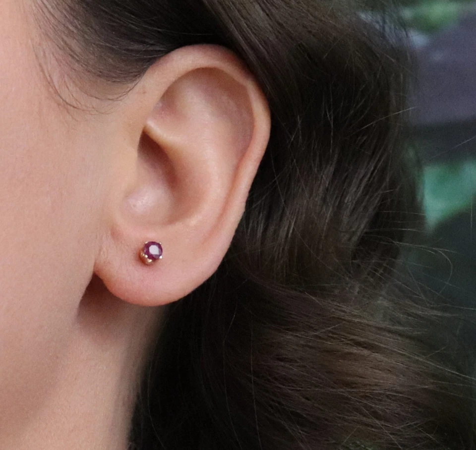 Pendientes de oro amarillo de 14k rubí natural pendientes de poste de 1/8" pulgada Foto 4 de 4