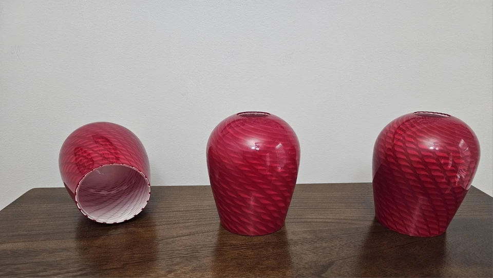 3 PINGENTE DE VIDRO VERMELHO SOPRADO À MÃO ESTILO MURANO TONS CLAROS PADRÃO REDEMOINHO VERMELHO - Imagem 3 de 3