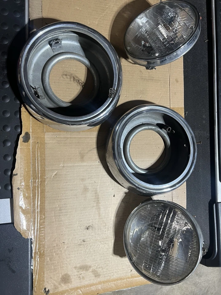 Mercedes Benz 190D W110 1967 Fintail faro delantero luz canastilla carcasa y bisel Foto 4 de 4