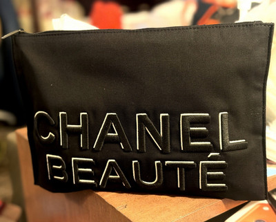 CHANEL Beauté Black Zipper Makeup Bag Cosmetic Pouch Zip Closure