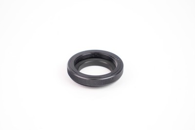 Objektiv-Adapterring in T2-Mount mit Schraube auf Gerät in M39-Mount.