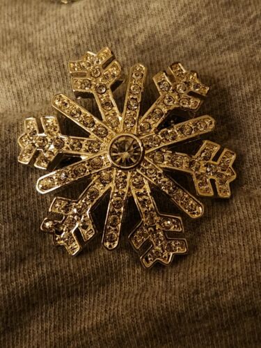 MONET VINTAGE SILVER SNOWFLAKE WITH CLEAR RHINESTO