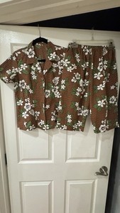 Hawaiian Hibiscus Top And Pedal Pushers Set