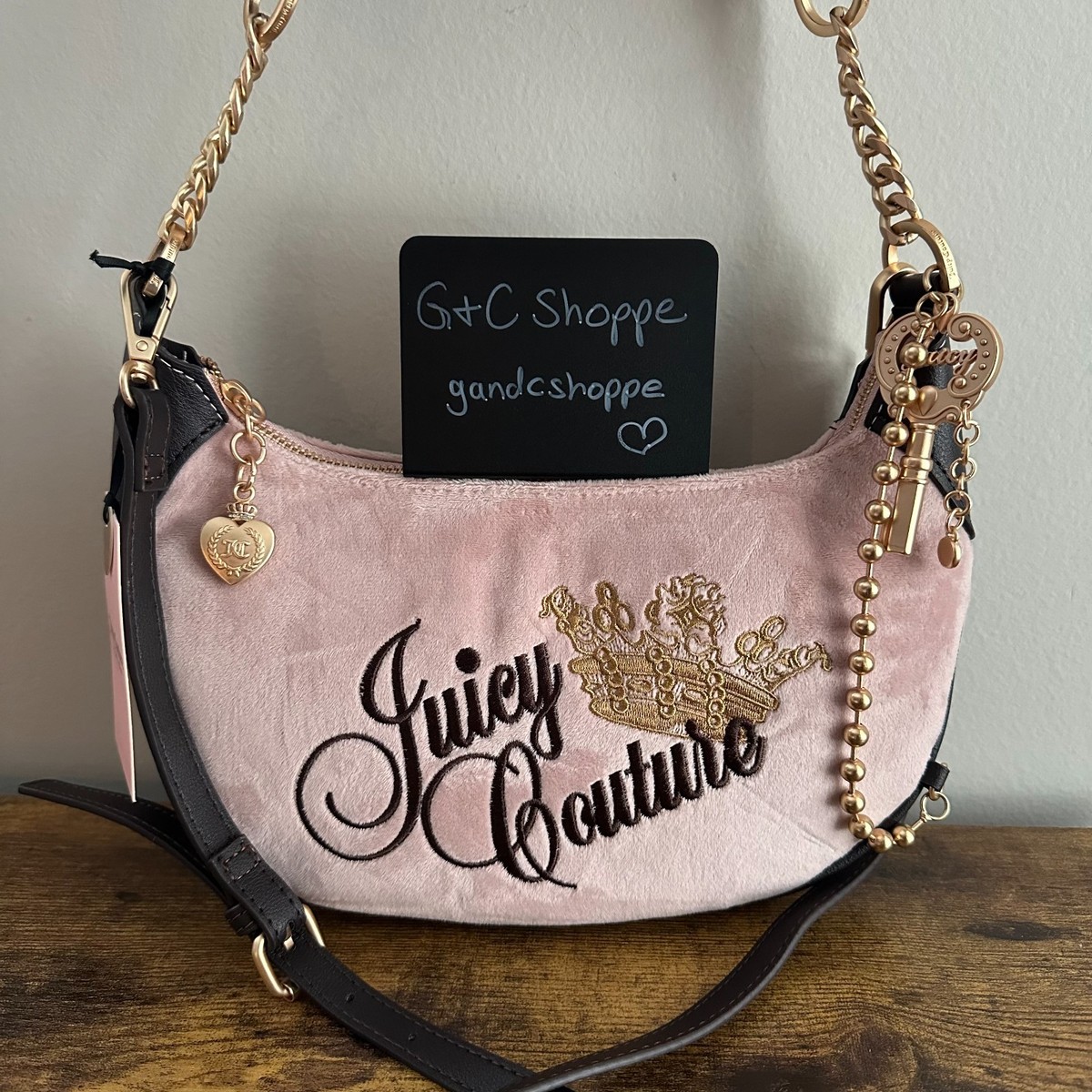 Juicy Couture チャーム付きハンドバッグ New Juicy Couture Key To Juicy Crossbody Shoulder Handbag Blush