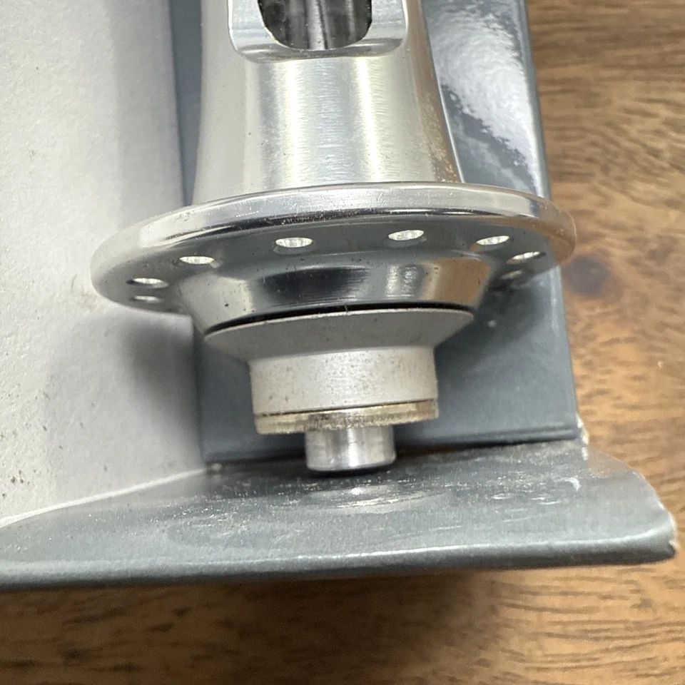 CycleOps Carbon Aluminum Front Hub NOS/NIB 28 Hole 100mm QR 125g - Image 4 of 4