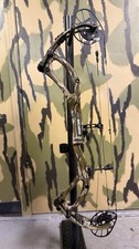 PSE Sicario FDS Compound Bow 70# 33in RH Bottomland 