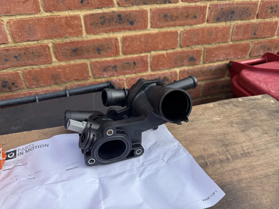 Termostato refrigerante NRF para VW Polo Golf Seat Ibiza 1.4 032121111BM Foto 4 de 4