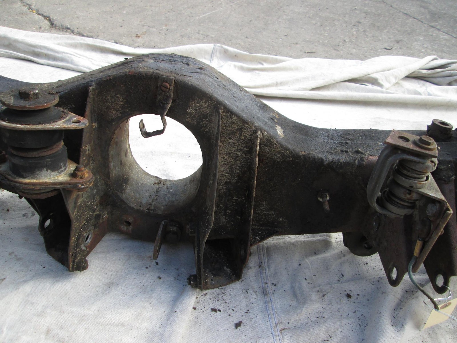 Rolls Royce Silver Shadow T1 rear suspension cross member 1967 T1 (USED)
