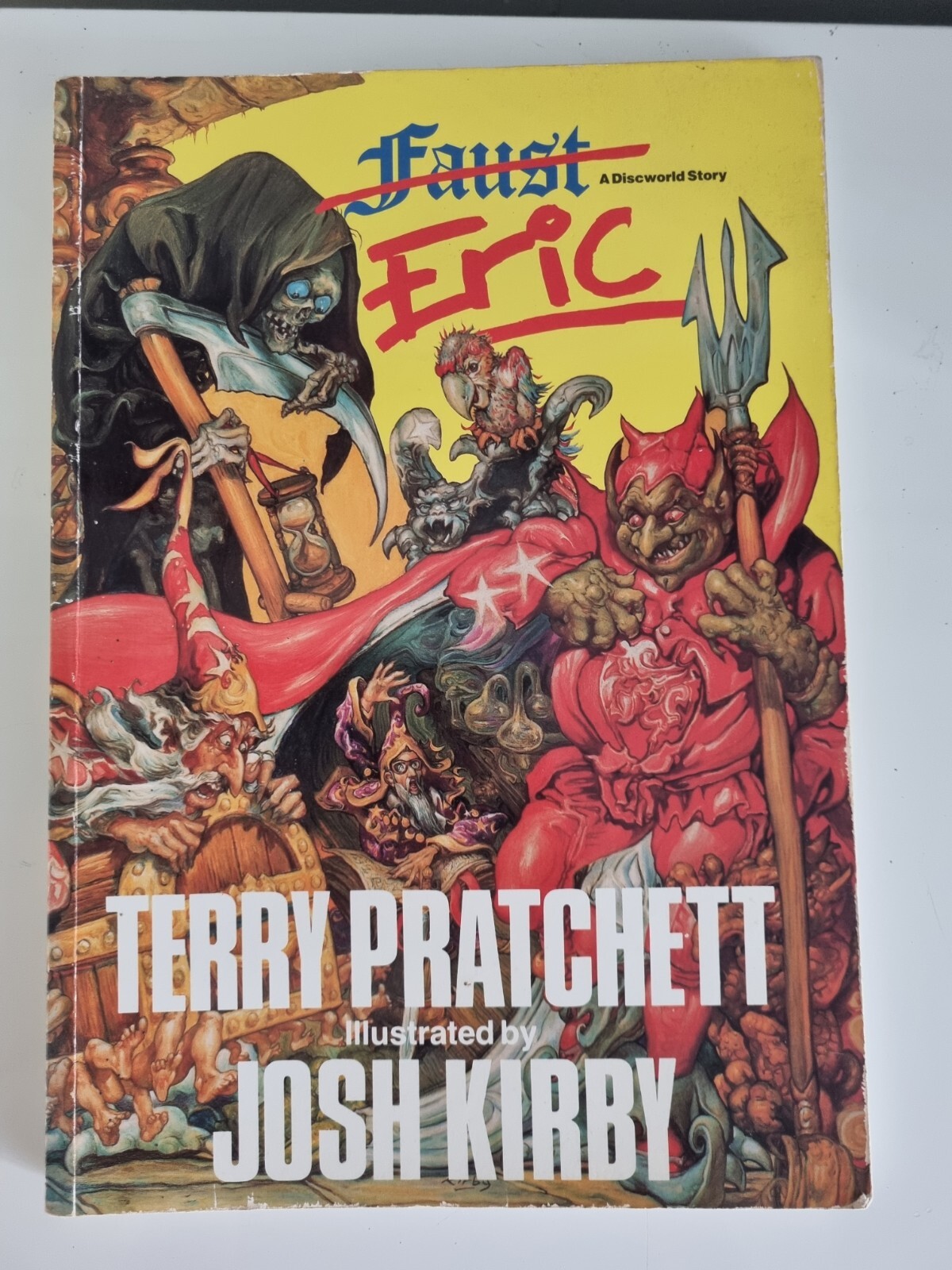 Eric Terry Pratchett Illustrated  by Josh Kirby Paperback Vgc