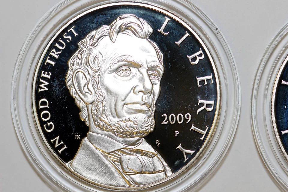 (1) 2009-P Louis Braille & (1) 2009-P Lincoln Comm. Proof Silver Dollars-NUM3931 - Image 3 of 4