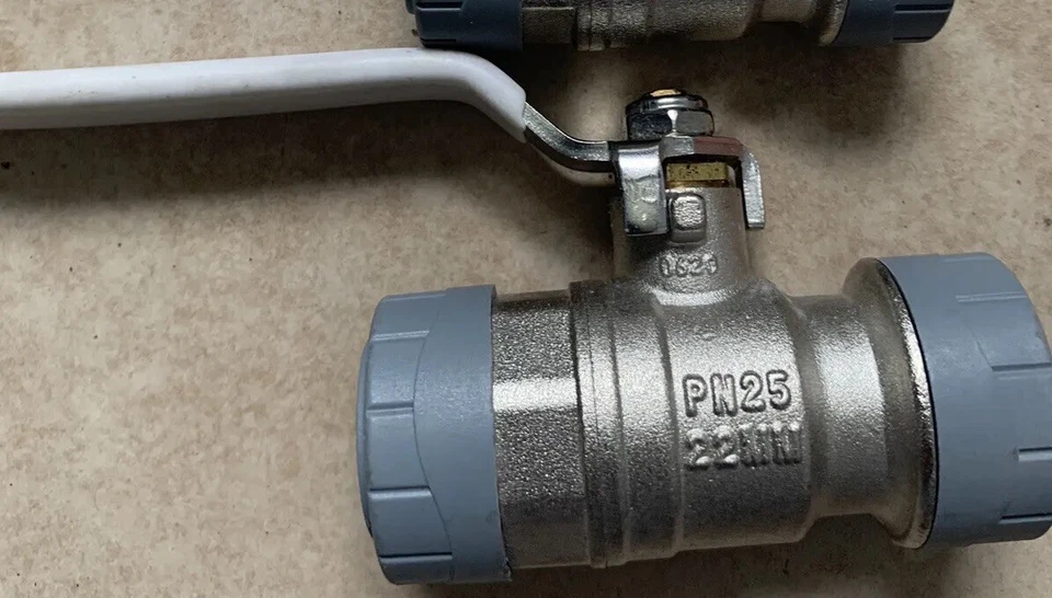 Polyplumb 22mm Quarter Turn Ball Valve PB6722. White Handle. Polypipe