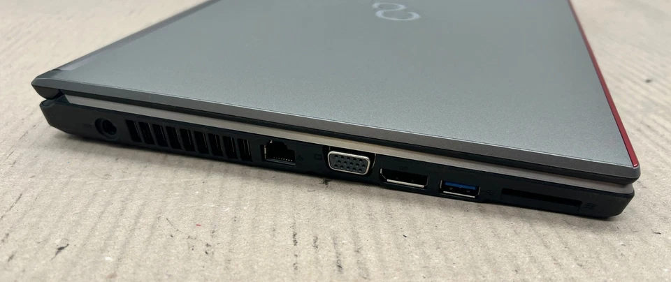 Notebook FUJITSU LifeBook E736 13"  Cpu i5-6200u Ram 8gb SSD 240gb Win11Pro - Immagine 3 di 4