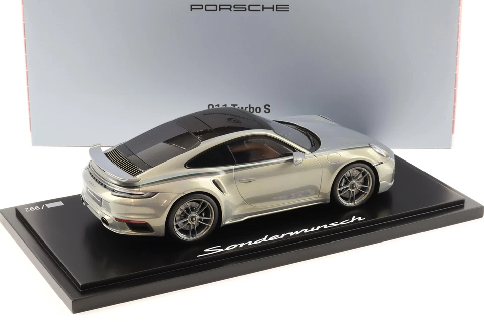 1:18 Spark Porsche 911 992 Turbo S Sonderwunsch Urban Bamboo Chromaflair WAP DEA - Immagine 3 di 4