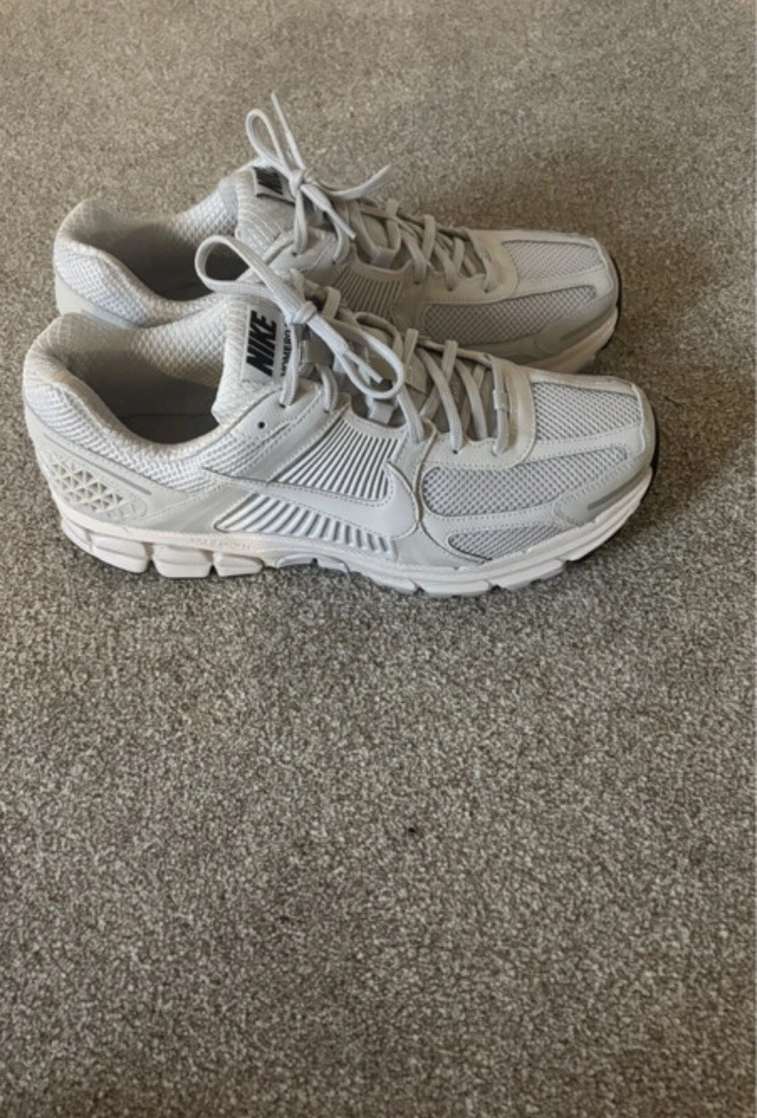 Scarpe da ginnastica Nike Vomeros taglia 9uk