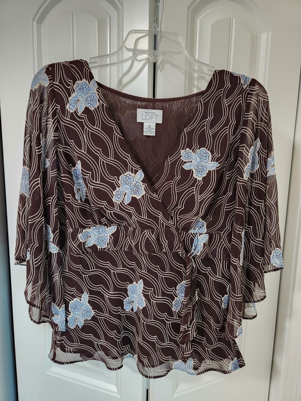 Beautiful Ann Taylor Loft Chiffon Top Size 8  **WOW***