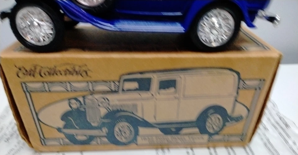 Ertl 1932 Ford Panel Truck Bank Die-Cast Metal 1995 F223 Pre-Owned 1:25 Scale - Image 3 of 4