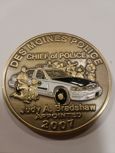 DES MOINES POLICE DEPARTMENT CHIEF JUDY BRADSHAW Challenge Coin 