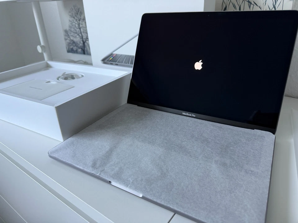 Apple MacBook Pro 13" 2020 · i5 · 16GB · 250GB, Foto 3 von 5