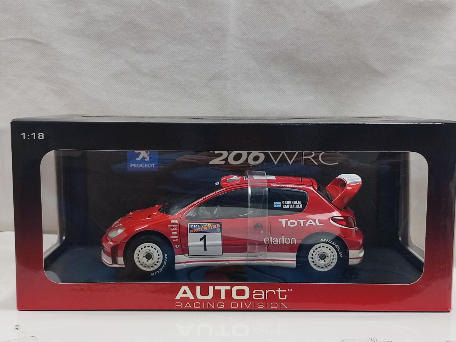 Foto 1 di 9