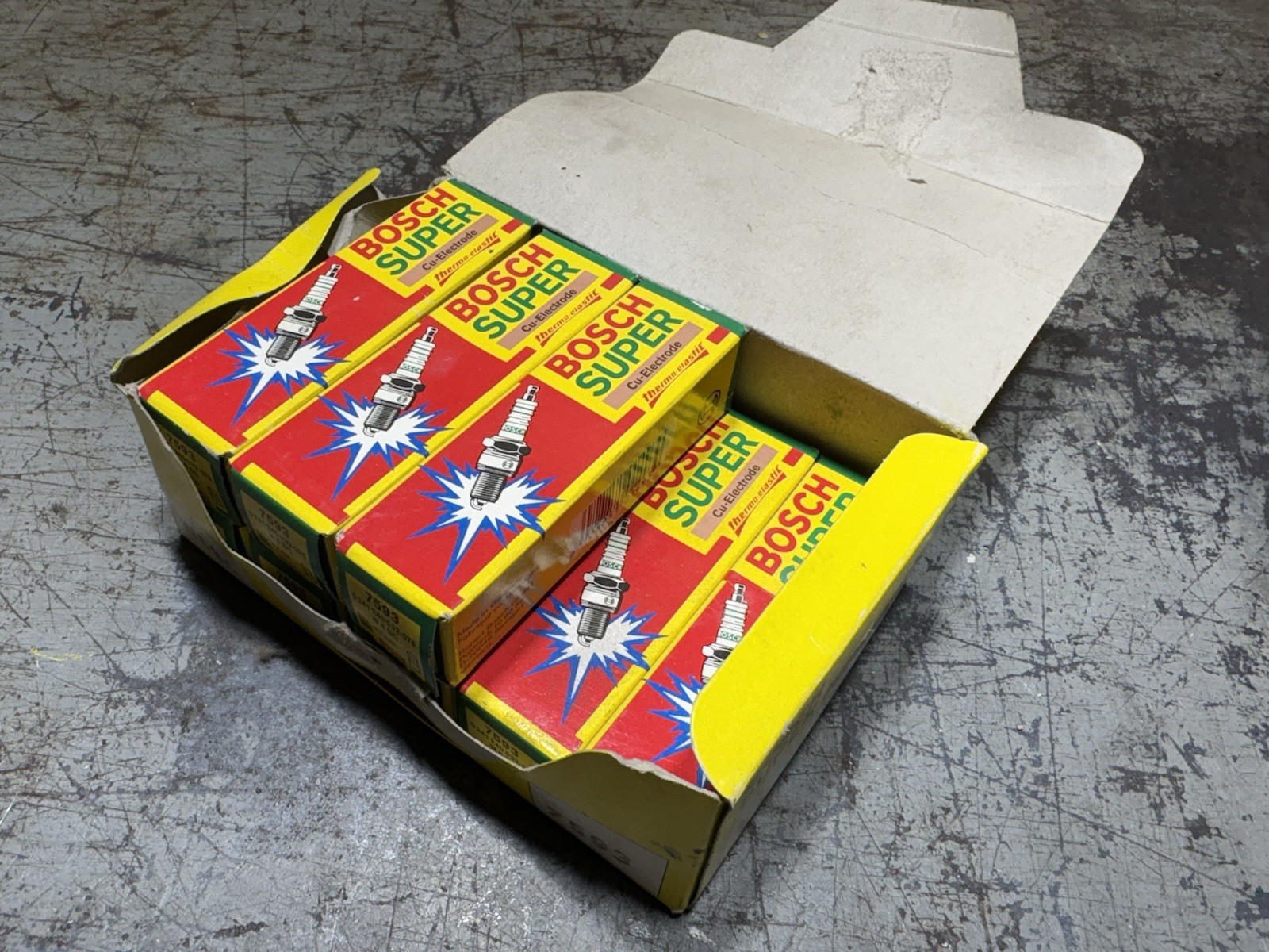 Bosch 7593 W6BC COPPER CORE SPARK PLUGS SET OF 8 NOS