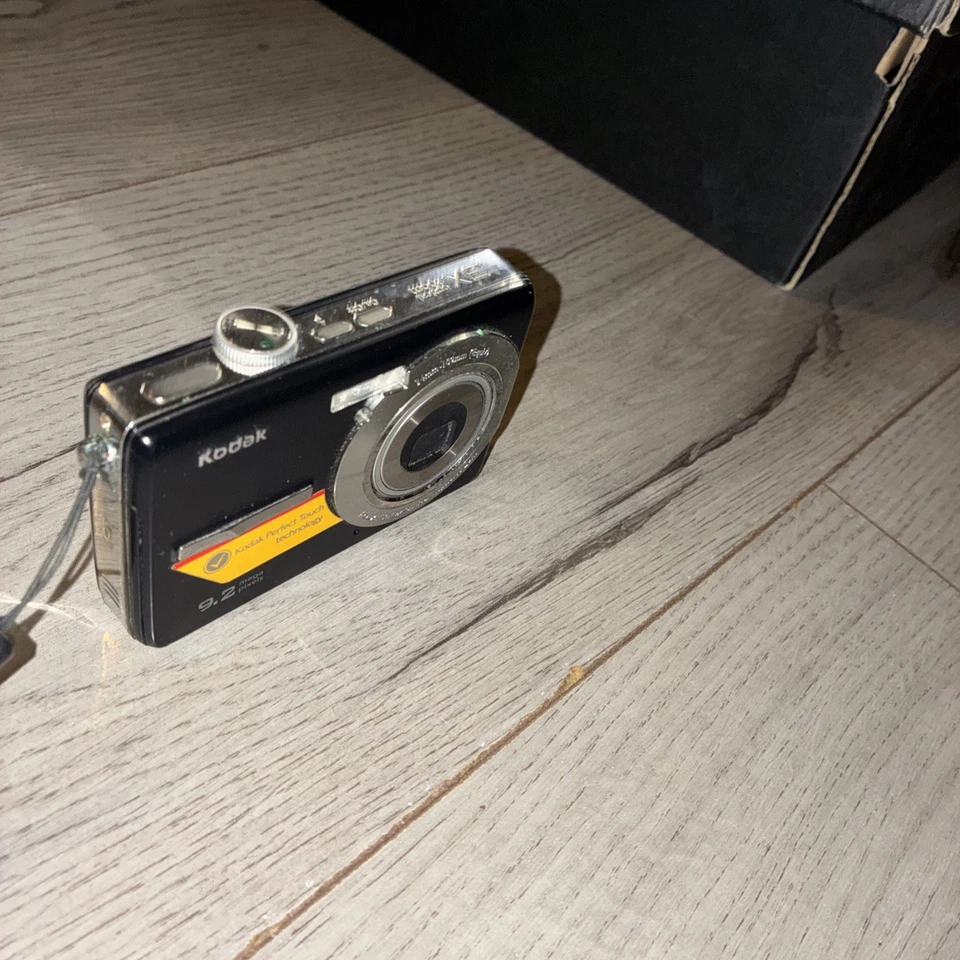 Kodak Digital Camera EasyShare M320 9.2MP Black - Image 2 of 4