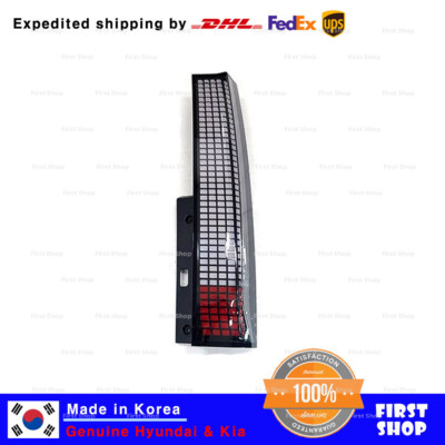 OEM 92402CG100 LED Rear Comb Outside Tail Light Lamp RH for Hyundai Staria 21-24