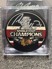 Antti Niemi signed 2010 Stanley Cup Champions Blackhawks Puck w/cube