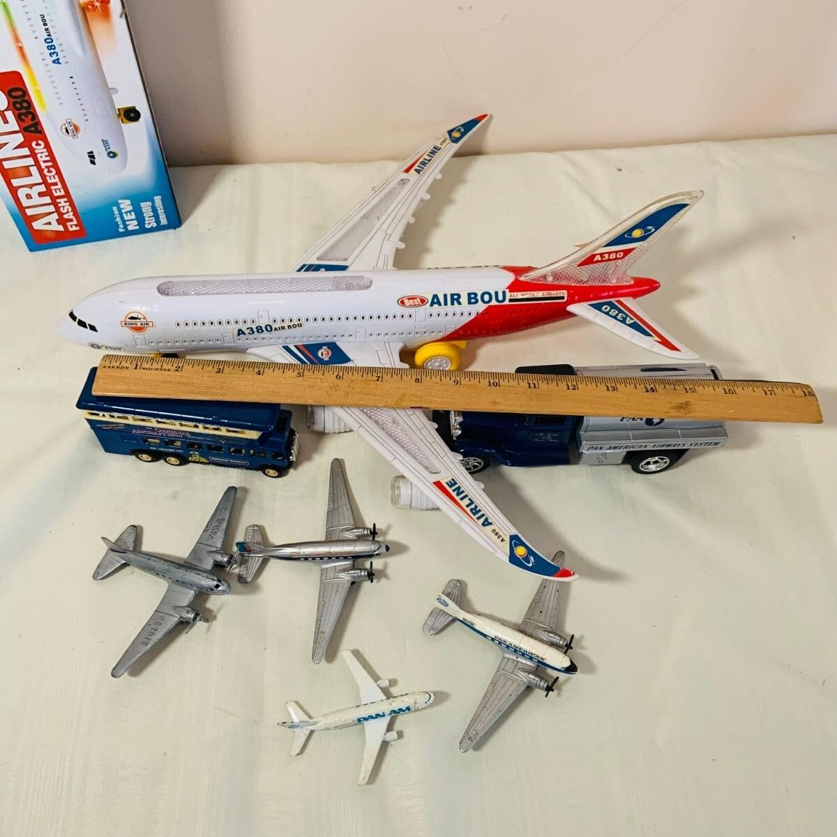 Vintage Commercial Airplane w.folding landing Airbus A320, 4